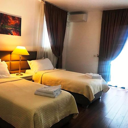 Chateau Linza Resort 地拉那 外观 照片