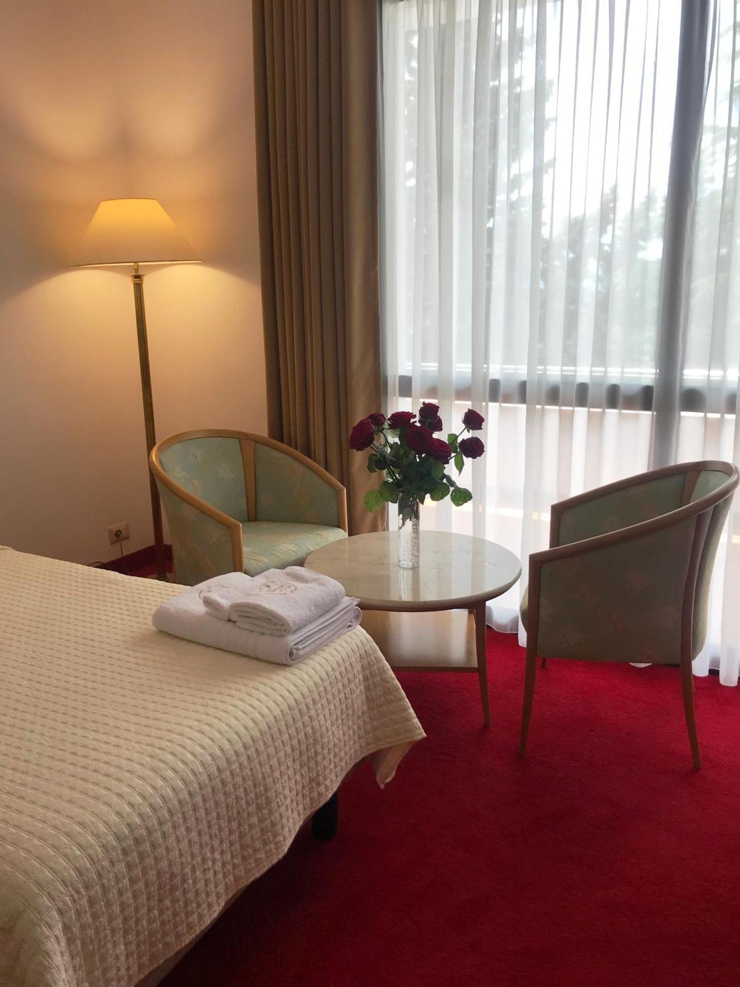 Chateau Linza Resort 地拉那 外观 照片