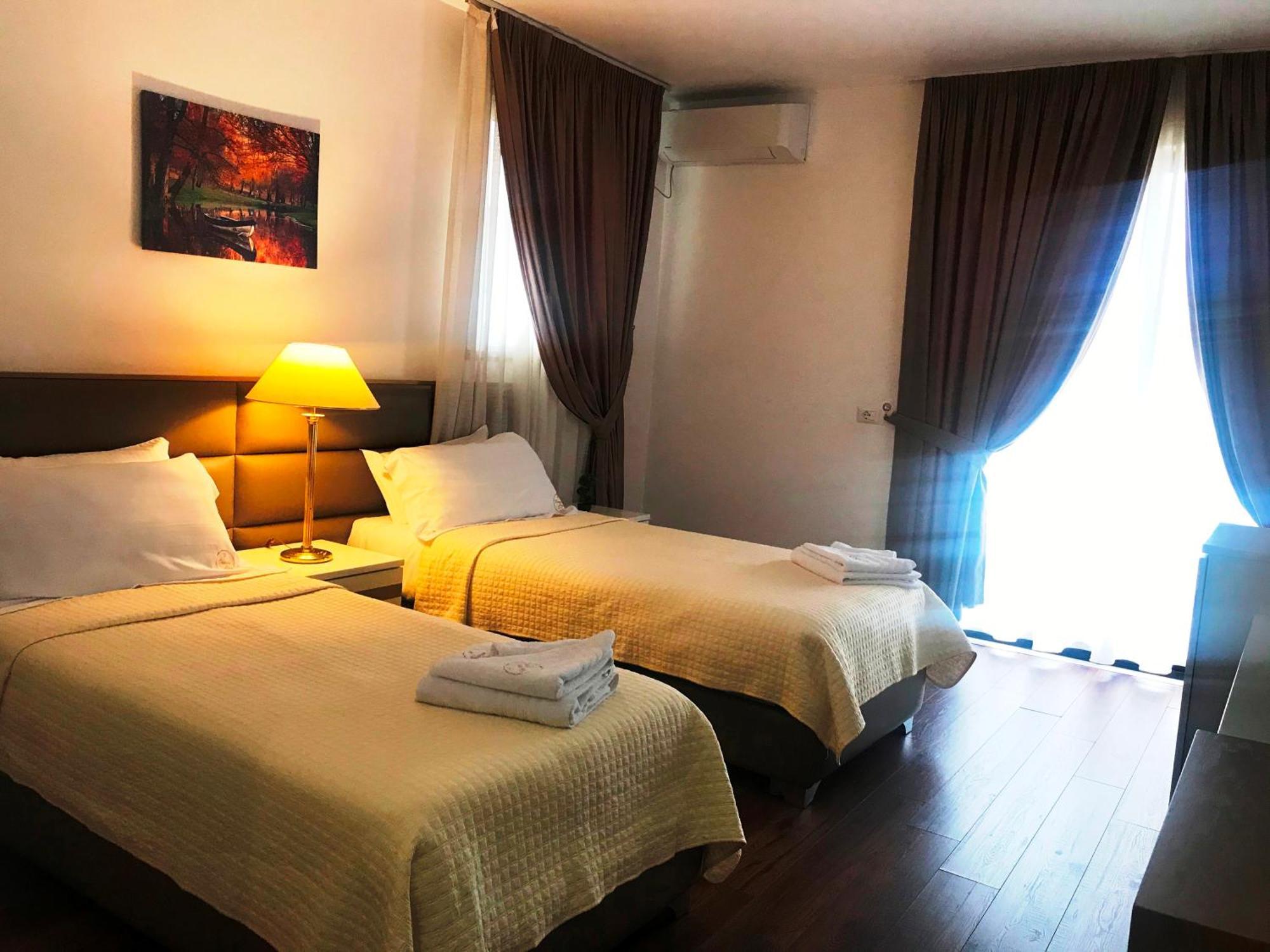 Chateau Linza Resort 地拉那 外观 照片