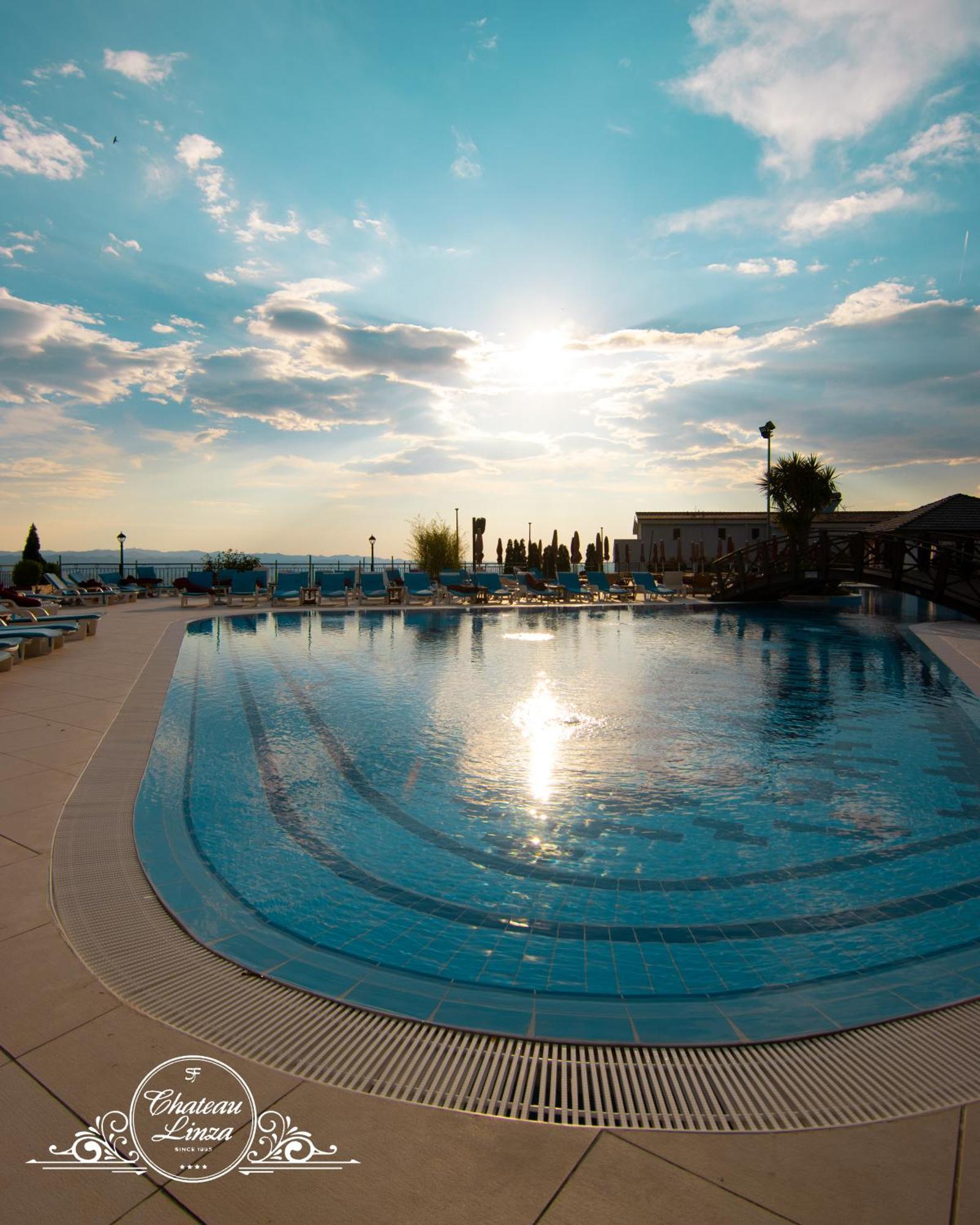 Chateau Linza Resort 地拉那 外观 照片