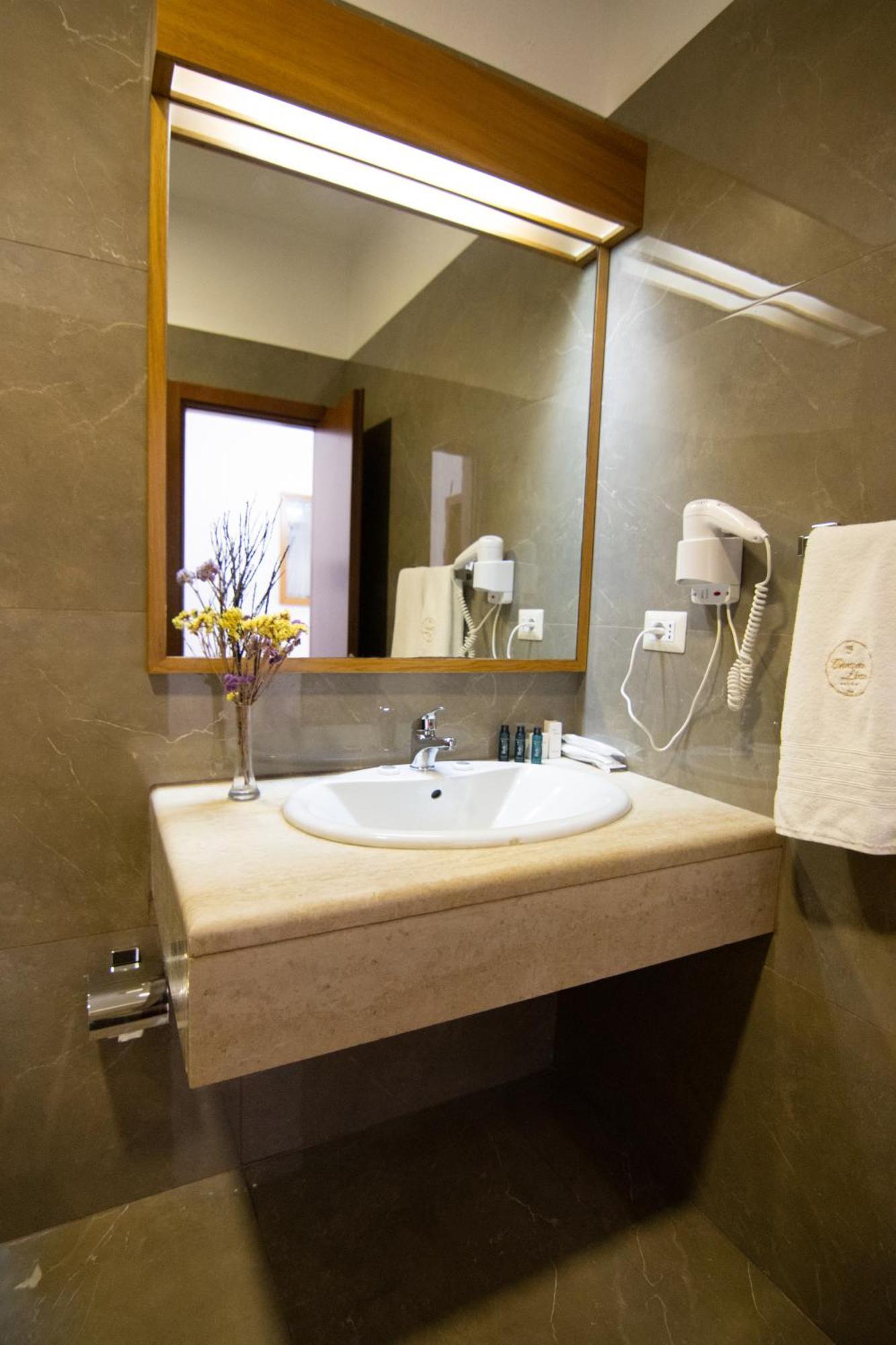 Chateau Linza Resort 地拉那 外观 照片