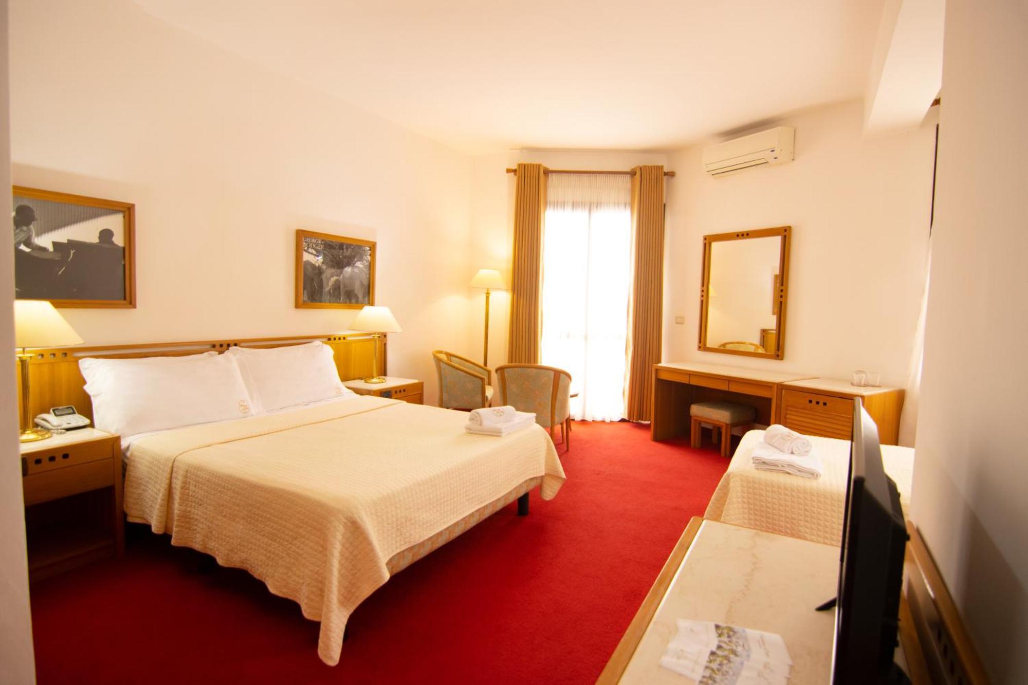 Chateau Linza Resort 地拉那 外观 照片