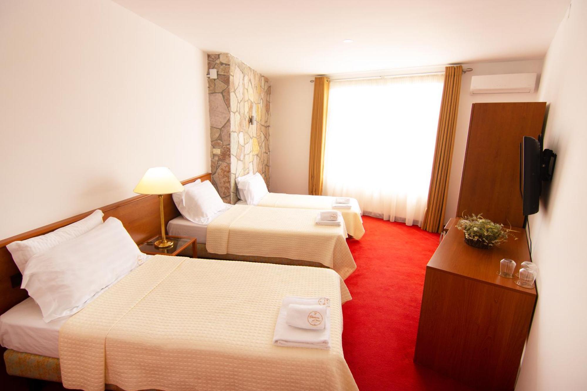 Chateau Linza Resort 地拉那 外观 照片