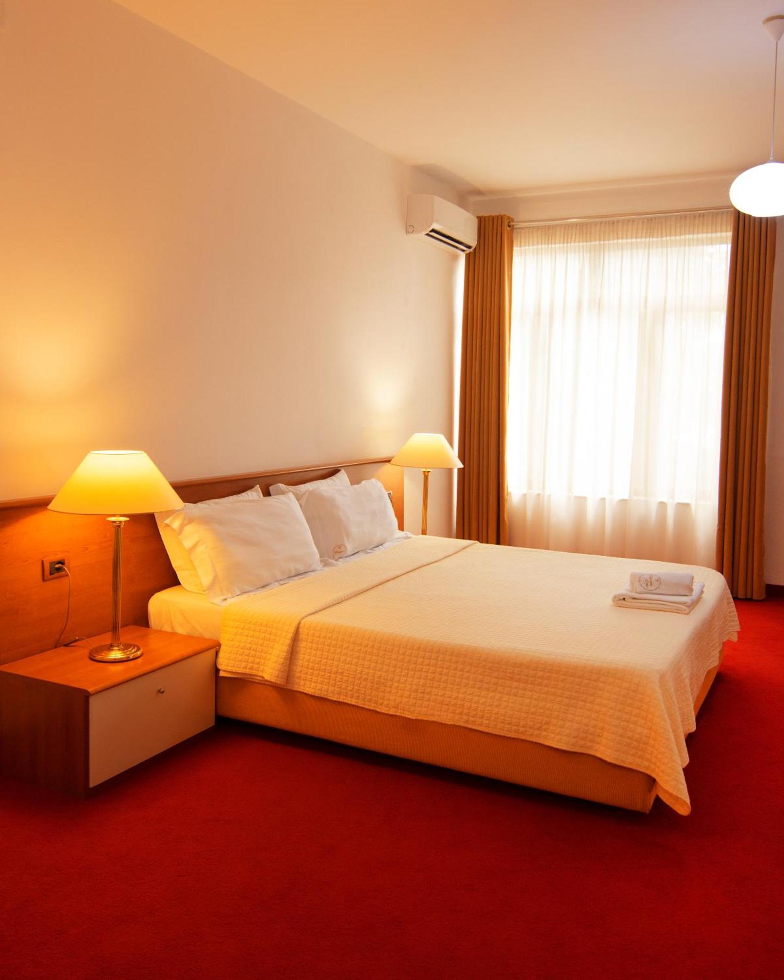 Chateau Linza Resort 地拉那 外观 照片