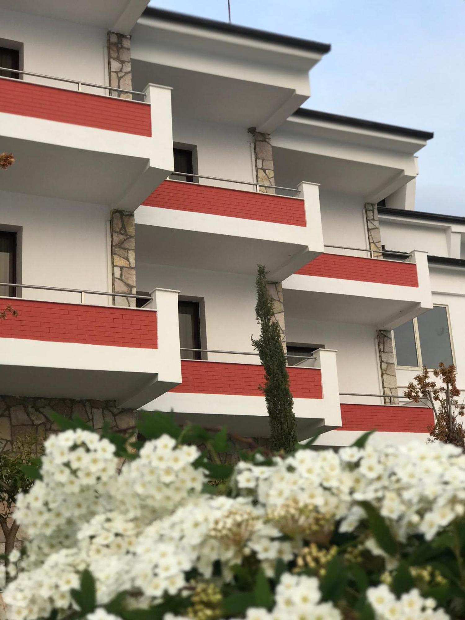 Chateau Linza Resort 地拉那 外观 照片