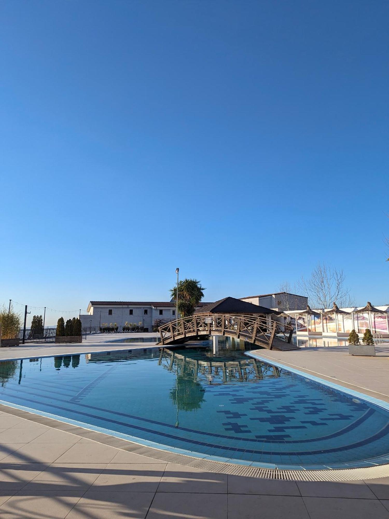 Chateau Linza Resort 地拉那 外观 照片